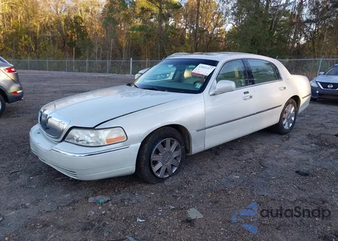 2004 Lincoln Town Car Ultimate из США, поврежденный, VIN 1LNHM83W24Y634984